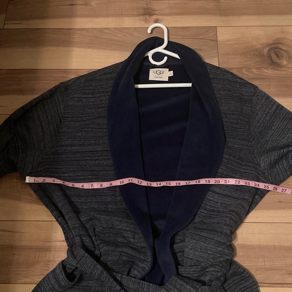 UGG Blue Striped Robe - Picture 9 of 10